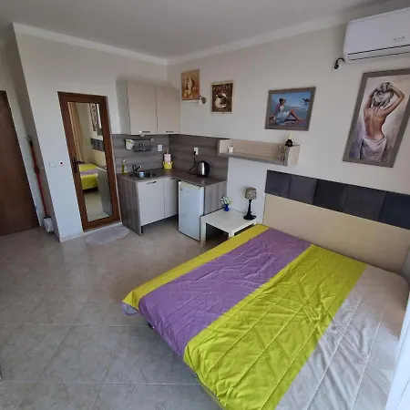 Apartments Primorsko アパートホテル 3*