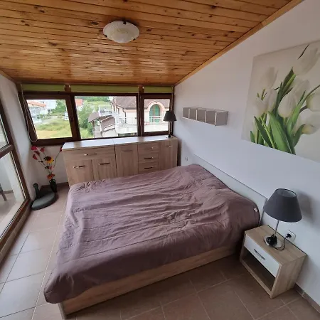 Apartments Primorsko アパートホテル プリモルスコ