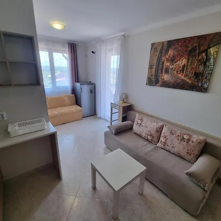 Apartments Primorsko アパートホテル 3*