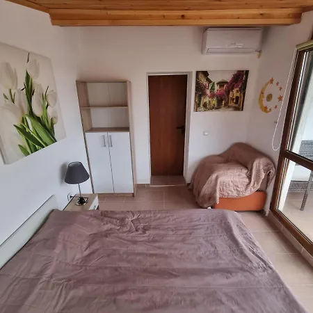 Apartments Primorsko プリモルスコ