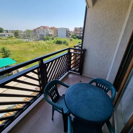 Apartments Primorsko プリモルスコ