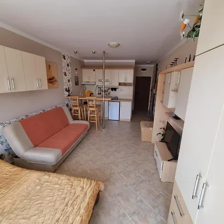 Apartments Primorsko 3* プリモルスコ
