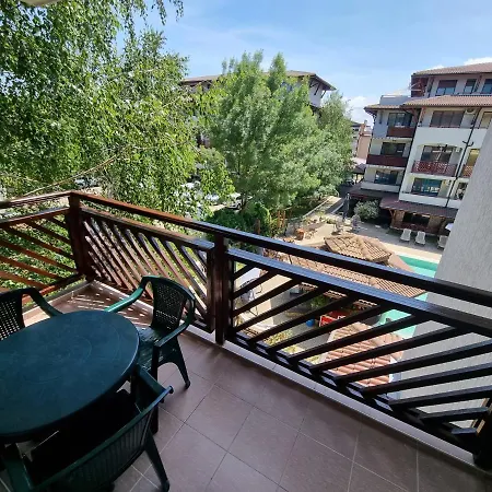 Apartments Primorsko プリモルスコ
