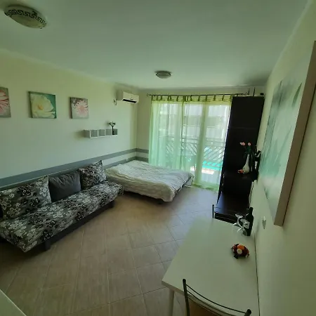 アパートホテル Apartments Primorsko