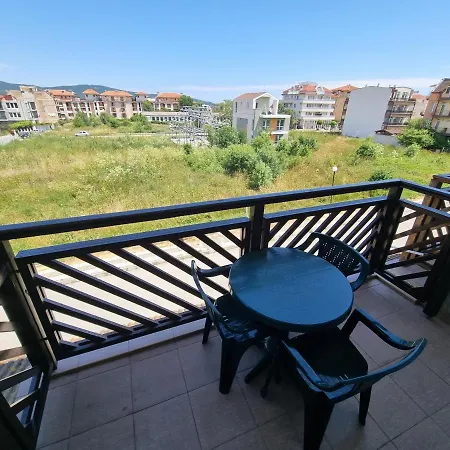 Apartments Primorsko 3* プリモルスコ
