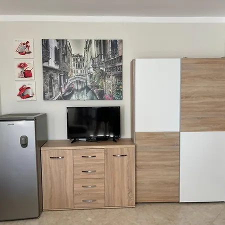 Apartments Primorsko プリモルスコ
