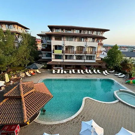 Apartments Primorsko アパートホテル 3*